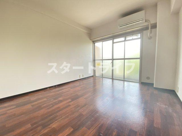大阪市東淀川区東中島４丁目の賃貸マンションの居間・リビング