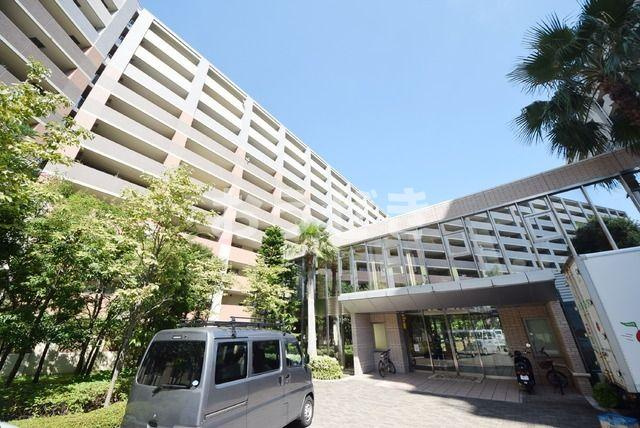 ライオンズマンションセントワーフ横濱のエントランス