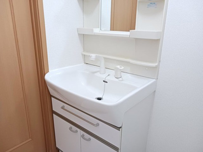 【洗面所】 | メゾンカルフールＢ | 忙しい朝には欠かせない洗面所です