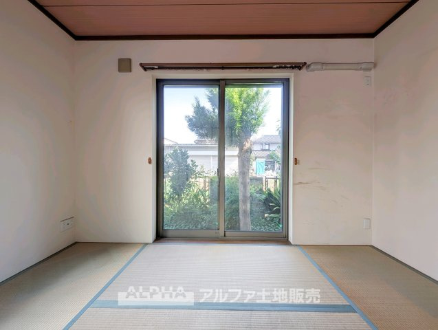 福生市大字福生の中古一戸建の和室|【Japanese-room】
◆和室◆畳ならではの心地よい空間が、毎日の暮らしに安らぎをプラス。家族が自然と集まる居場所になります。