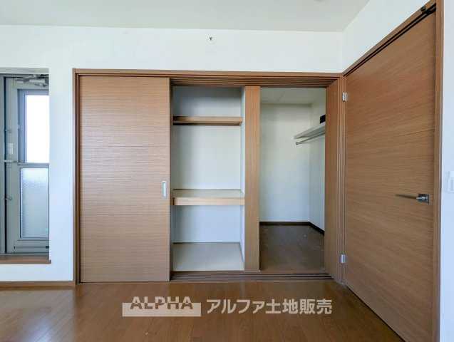 福生市大字福生の中古一戸建の収納|【Storage Space】
◆豊富な収納◆住まいの各所に収納スペースを確保。衣類や日用品はもちろん、季節用品や趣味の道具もすっきり整理でき、居住空間を広々と使える住まいです。