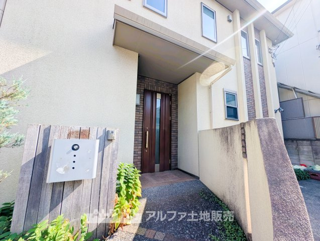 福生市大字福生の中古一戸建の外観|【cozy living】
◆休日は◆仕事から切り離された家族の為だけの場所でゆっくりくつろぎたい。趣味や、習い事で休日を過ごすも楽しいが、結局はここが安らげる。