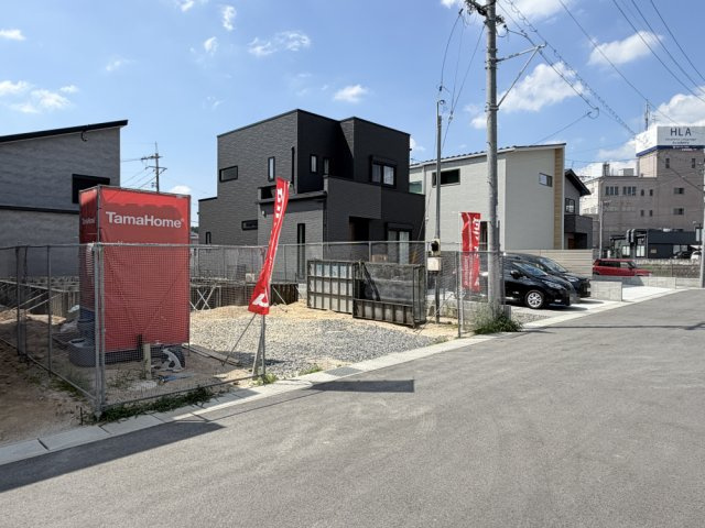 タマタウン寺家（4号地）の外観|周辺の建物もきれいな建物が多いです。