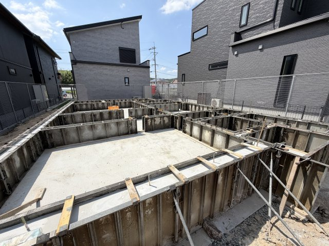 タマタウン寺家（4号地）の外観|基礎工事中です。