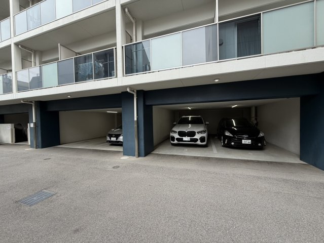 アスヴェル阿波座BLUE EARTHの駐車場