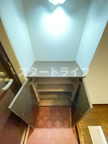 大阪市淀川区木川西２丁目の賃貸マンションの収納