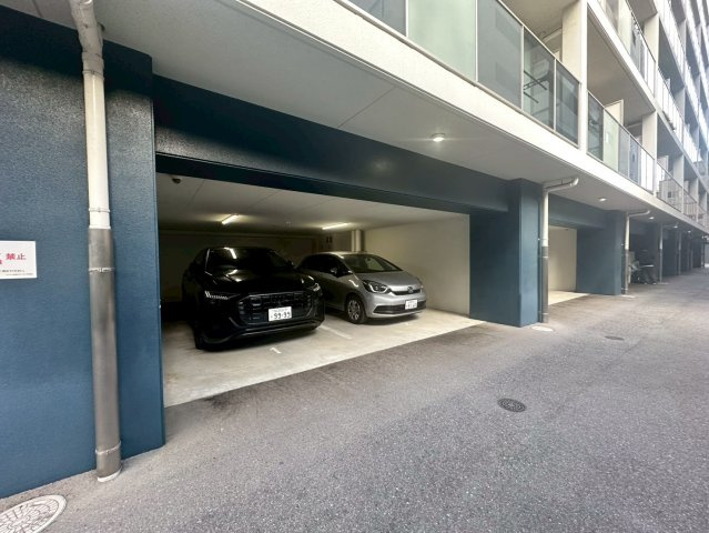 アスヴェル阿波座BLUE EARTHの駐車場