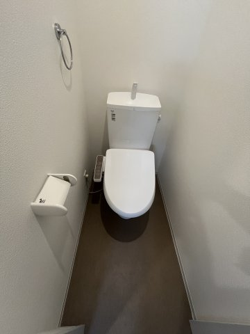 ジーメゾン岩槻南平野ヒラリアのトイレ|清潔感のあるトイレです