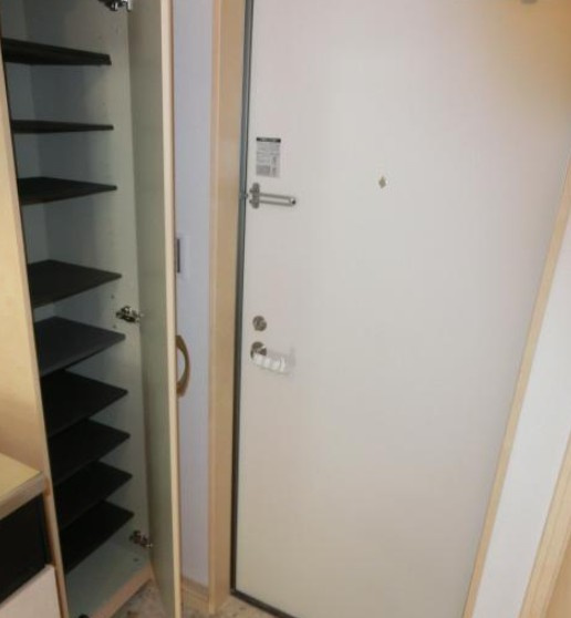 シャトレバレ町屋の玄関