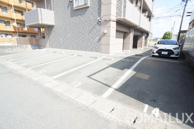 熊本市南区田井島１丁目の賃貸マンションの駐車場