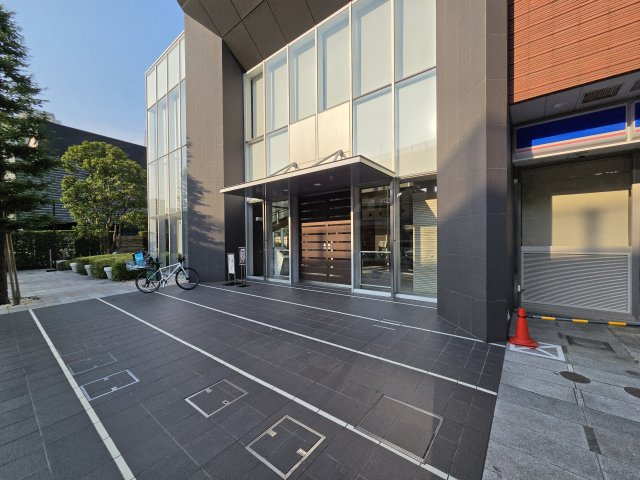 なんばグランドマスターズタワーの玄関