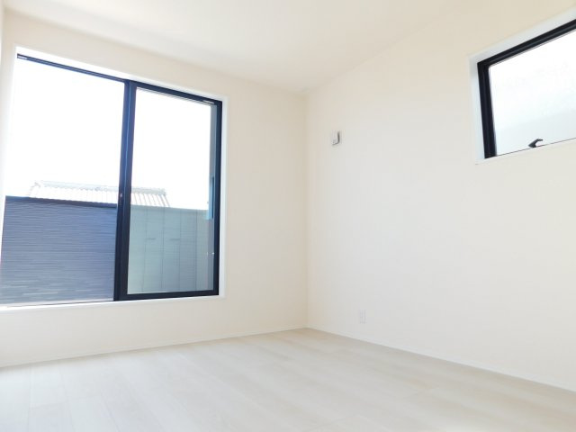 清須市阿原星の宮の新築一戸建の洋室|◇２階洋室◇　　南面で明るい洋室５．４帖　全居室収納完備！　バルコニー利用可♪
