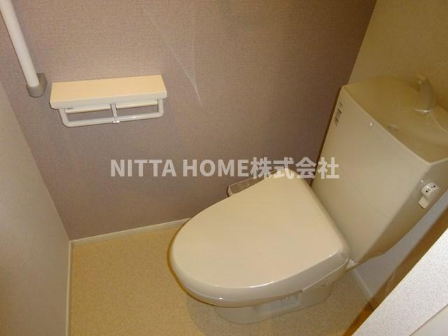 豊岡市弥栄町のアパートのトイレ|温水洗浄便座付きの清潔感のあるトイレです★