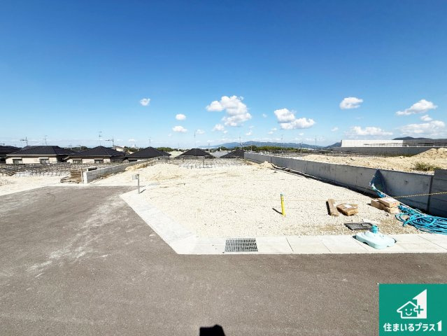 ◆富田林市梅の里　新築一戸建ての前面道路含む現地写真|周辺は落ち着いた街並みの住宅地！子育てがしやすい住環境です！まだ未完成ですが、現地でしかわからない事もございます。是非一度ご覧ください。