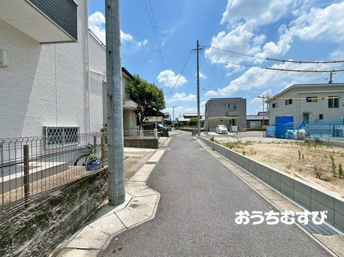 春日井市上条町5期(残1棟)の前面道路含む現地写真