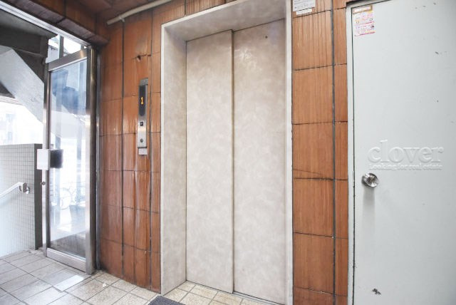 【設備】 | ニューハイツ大和 | バリアフリーの強い味方、エレベーターが設置されています。メンテナンスに手間と費用がかかる設備ですが、あるとないとでは大違い。～即日のご見学可能～　お問合せはお気軽にどうぞ。
