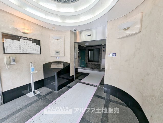 ドラゴンマンション日野壱番館のエントランス|【Lobby】
◆ロビー◆住まいへ帰るたびに心を落ち着かせてくれるロビー。整えられた共用空間が、快適な暮らしの始まりをやさしく演出します。