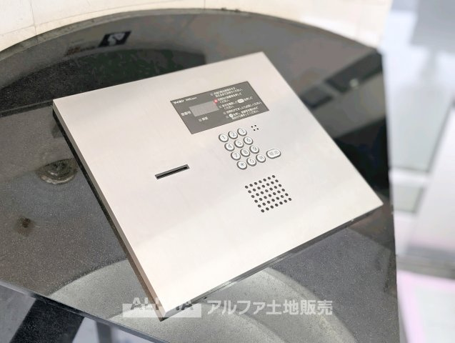 ドラゴンマンション日野壱番館の防犯設備|【Color TV intercom】
◆カラーTVインターホン◆録画機能がついているので、外出時の来客、宅配、防犯でも役立つ便利なインターホンです。