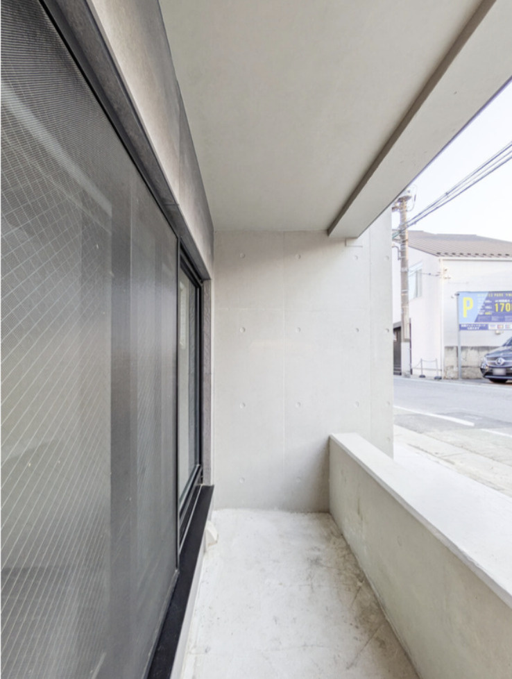 ＳＣＥＮＥ．Ｍｅｇｕｒｏ　Ｓａｕｎａ　Ｒｅｓｉｄｅｎｃｅのバルコニー