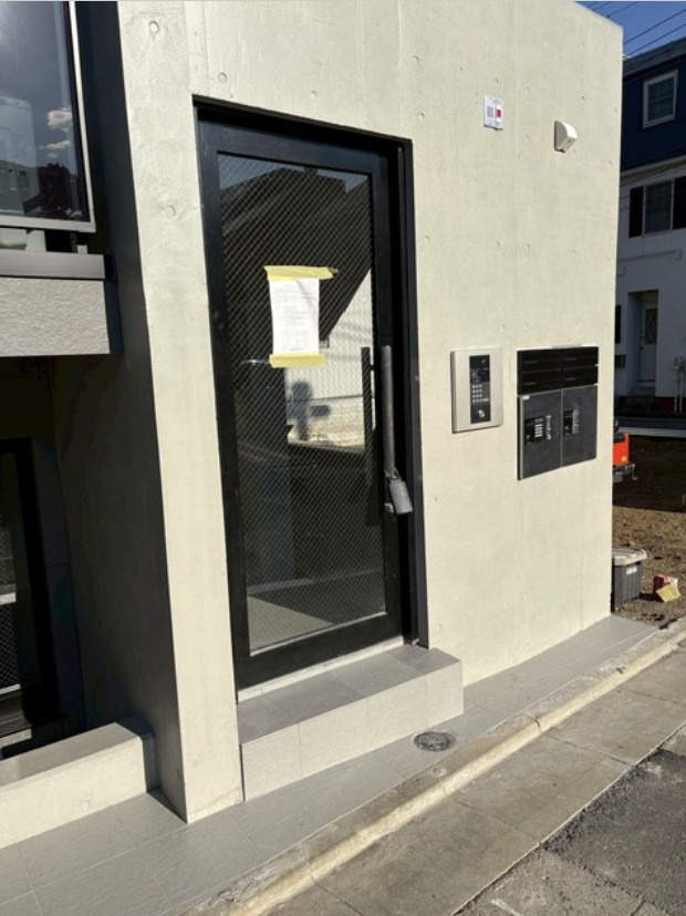 ＳＣＥＮＥ．Ｍｅｇｕｒｏ　Ｓａｕｎａ　Ｒｅｓｉｄｅｎｃｅのエントランス