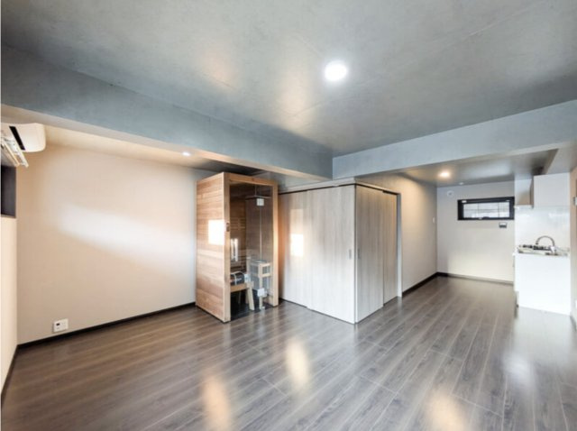 ＳＣＥＮＥ．Ｍｅｇｕｒｏ　Ｓａｕｎａ　Ｒｅｓｉｄｅｎｃｅの居間・リビング