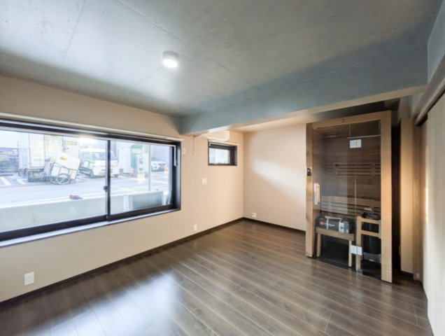 ＳＣＥＮＥ．Ｍｅｇｕｒｏ　Ｓａｕｎａ　Ｒｅｓｉｄｅｎｃｅの居間・リビング