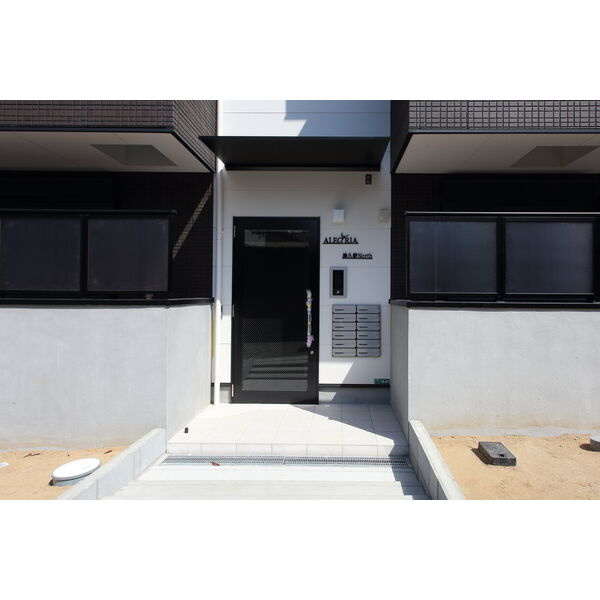 ALEGRIA津久野Northのエントランス