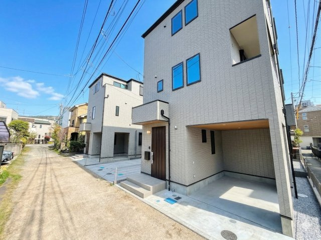 鎌倉市大船4丁目　新築戸建て　第1の外観|◆一戸建てを中心とした街並みが整然と続き、周辺は高い建物が建っていないので、緑の多い閑静な趣を感じる環境です。街並みや周辺環境も重要なポイントです！！