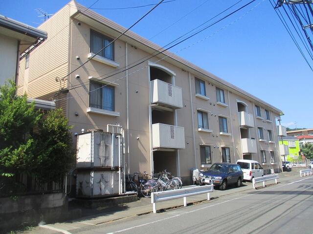 ファミール生田