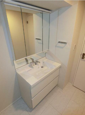 横浜市港北区新横浜１丁目の賃貸マンションの洗面所