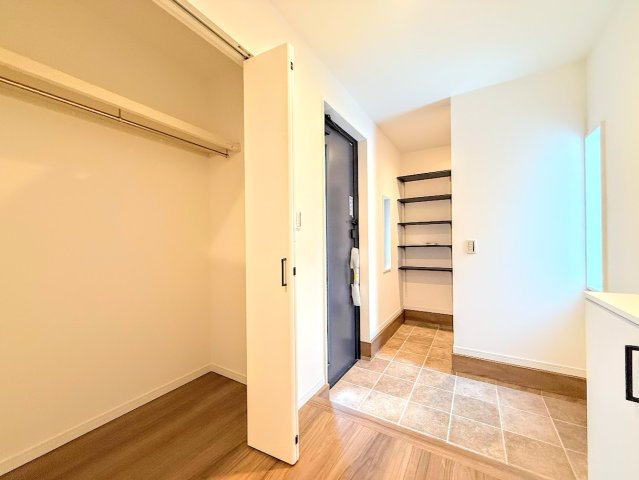 戸塚区上矢部町　新築戸建て　第4の玄関|◆暮らし心地を大きく左右する収納を、適材適所に配置し使い勝手を考慮しました。空間を余すところなく有効利用した収納は生活空間をより上質なものにしてくれるでしょう。