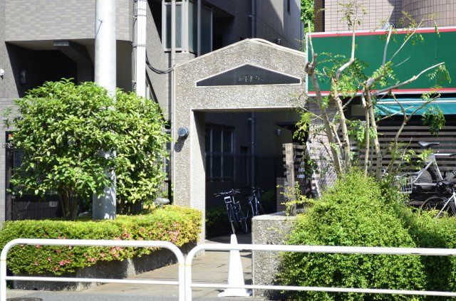 コーポ下北沢のエントランス