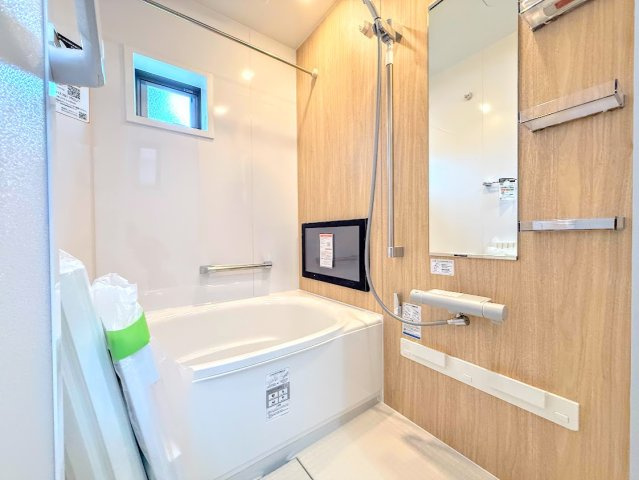 港南区芹が谷５丁目　新築戸建ての独立洗面台|［モデルハウス］◆毎日使う場所だから、機能的で使いやすさに配慮したパウダールーム。すっきりと使えるように収納も豊富にご用意しています。
