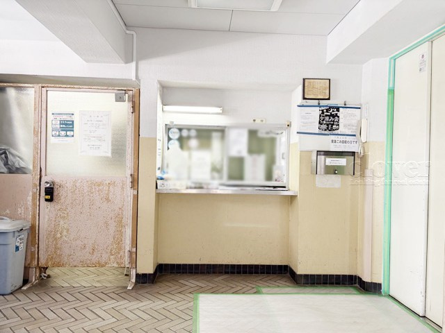 【受付】 | 富士見ハイム北（N）棟 | 管理人さんが勤務する管理室です。マンションに出入りする人たちを見守り、注意を払ってくれています。～即日のご見学可能～　お問合せはお気軽にどうぞ。
