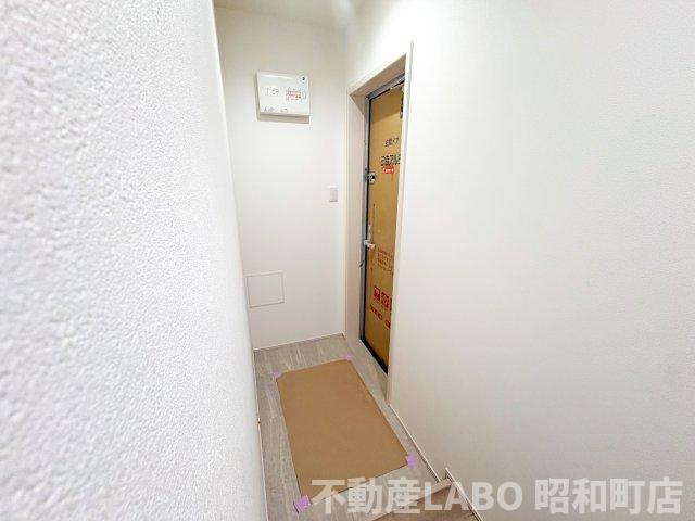 フジパレス松虫通WESTの玄関