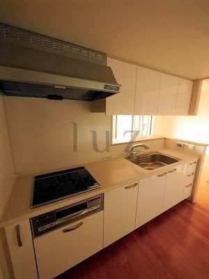 プラウド横浜鶴見市場のキッチン|3口コンロのグリル付きカウンターキッチンです！