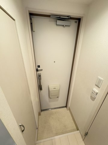 リブリ・中山の玄関