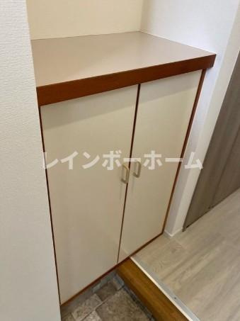 LEO六拾弐番館の玄関
