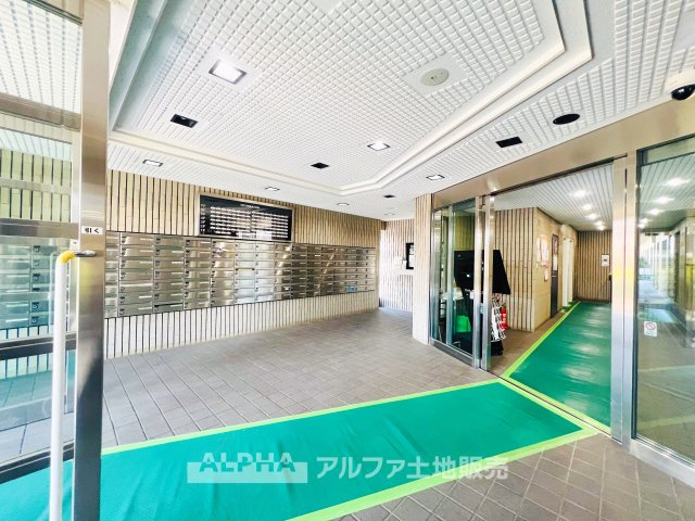 ライオンズマンション武蔵砂川のエントランス|【Lobby】
◆ロビー◆管理が行き届いたロビーは、毎日の行き帰りを気持ちよく迎えてくれる空間。住まい全体に安心感と清潔感を感じられます。