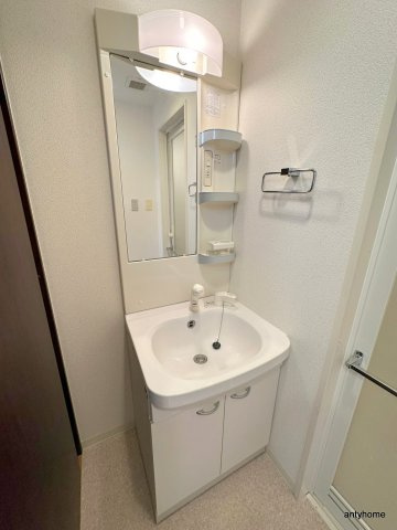 ルーエ江坂　仲介手数料無料の洗面所