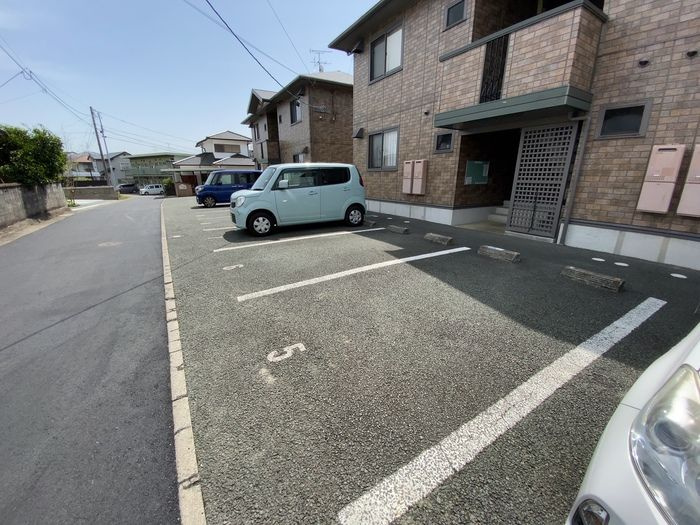ウィルモア輝　A棟の駐車場