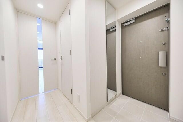 【玄関】 | ※写真は同タイプ住戸です。