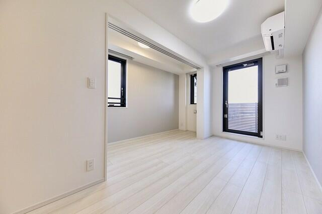 【居間・リビング】 | ※写真は同タイプ住戸です。