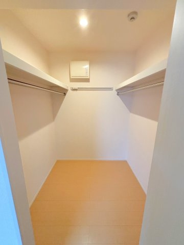 安芸郡府中町城ケ丘のアパートの収納