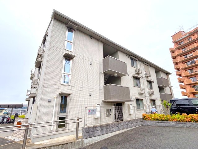 安芸郡府中町城ケ丘のアパートの外観