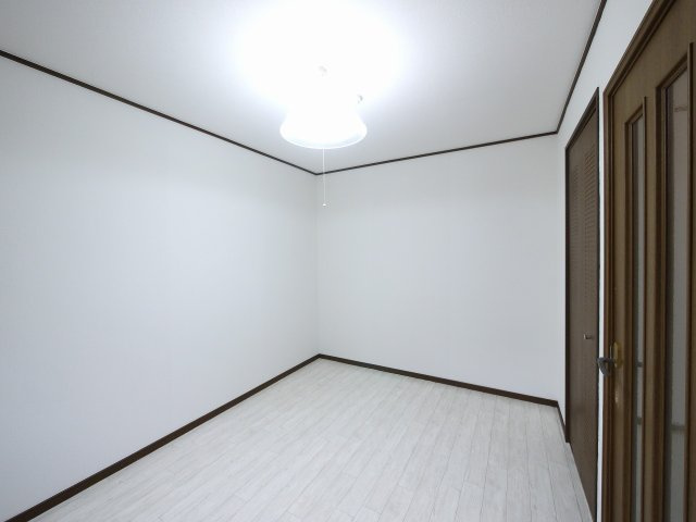 ハイツチャオチャオの寝室|広くて明るい寝室