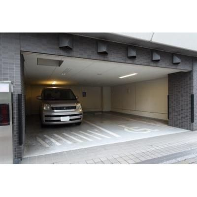 リベルテ月島の駐車場