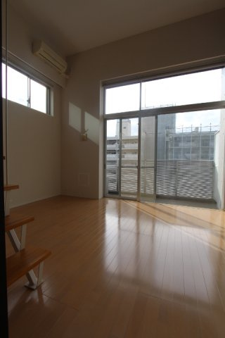 プライムアーバン芝浦LOFTの居間・リビング|※参考写真