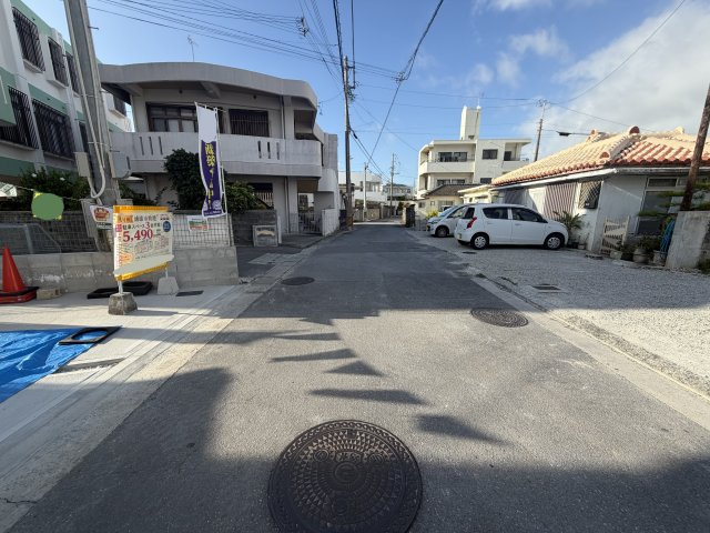 浦添市牧港1丁目（全2棟）の前面道路含む現地写真|※東側公道5m♪