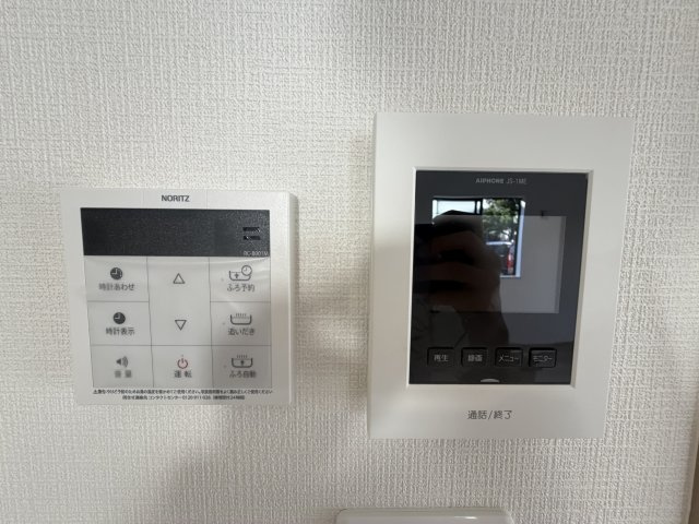 浦添市牧港1丁目（全2棟）のセキュリティ|B号棟　TVモニター付きインターフォン♪ワンタッチ給湯設備♪